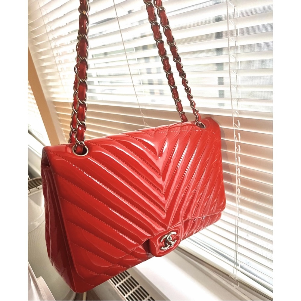 Chanel Classic Chevron Quilted Leather Flap Crossbody Shoulder Bag